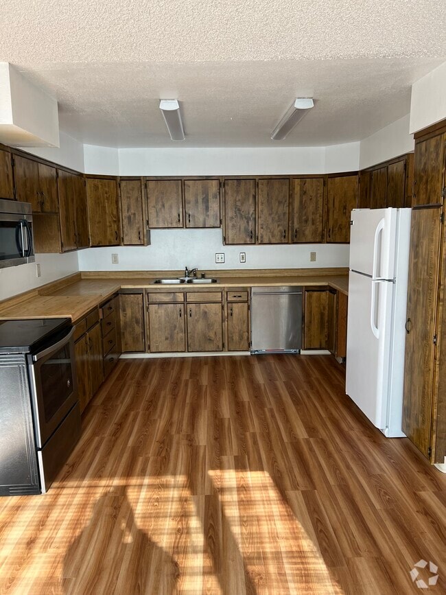 Building Photo - 1701 Roosevelt Dr Unit 3 Rental