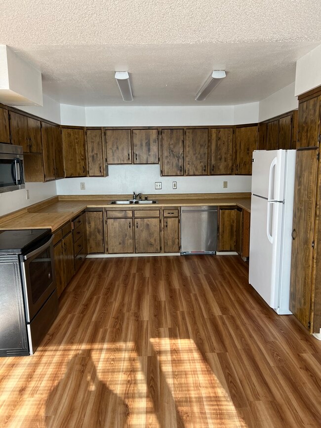 Photo - 1701 Roosevelt Dr Apartments