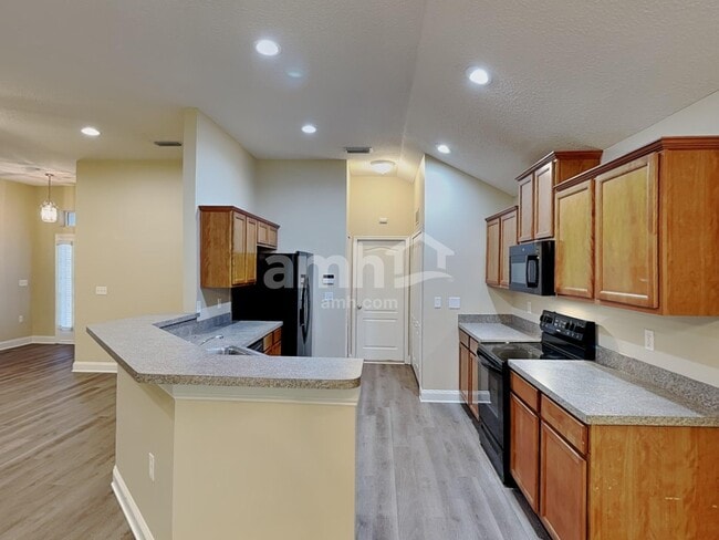 12052 Hayden Lakes Cir