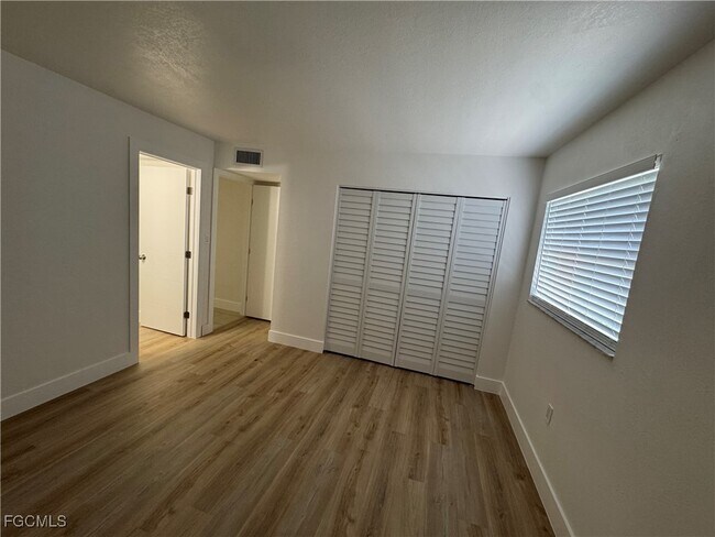 Building Photo - 2828 Jackson St Unit I3