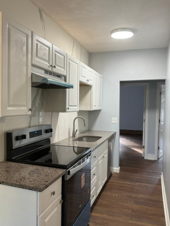 Building Photo - 461 Aiken Ave Unit 3 BR Home Dacrut