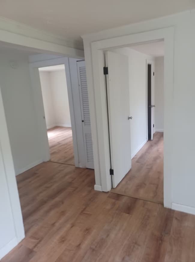 Building Photo - 92 Mooney Ln