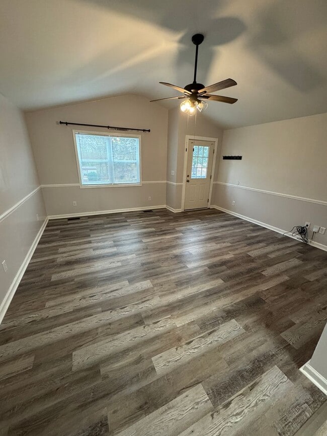 Photo - 3 bed & 2 bath in Saks! $200 off first months rent!