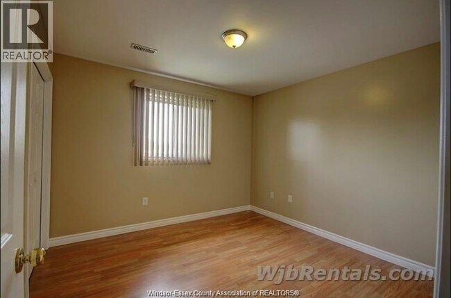 Photo - 680 Cameron Ave Unité 1