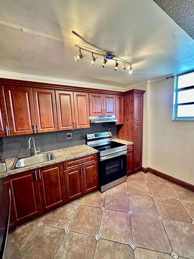 Building Photo - 2903 N Miami Beach Blvd Unit 708