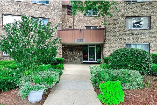 Building Photo - 2650 Brookwood Way Dr Unit 201B