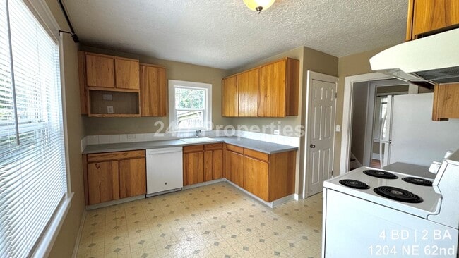 Photo - Charming 4 BD | 2 BA Bungalow with A/C - North Tabor