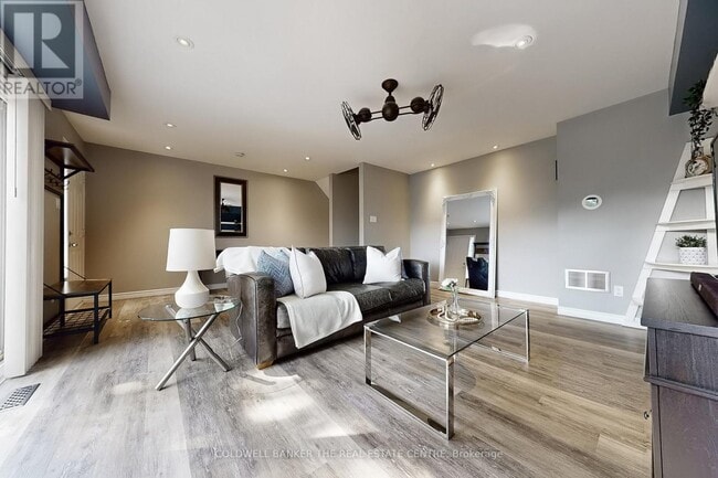 Photo - 195 Milestone Crescent