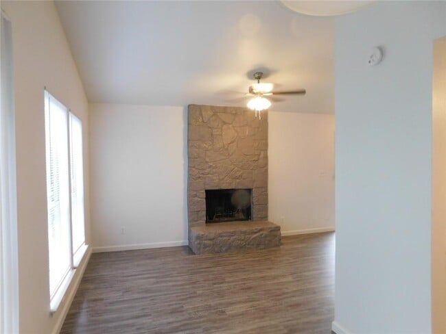 Photo - 1002 Fieldwood Dr