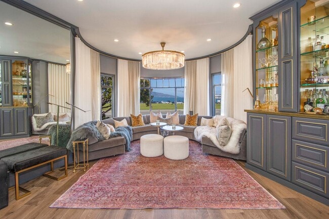 Building Photo - Marina Classic: Furnished 2 Bed/2 Bath. Unit 1