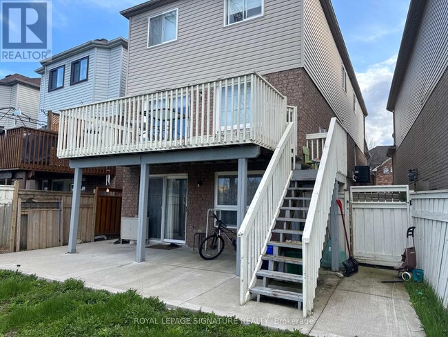 Photo - 1585 Avonmore Square
