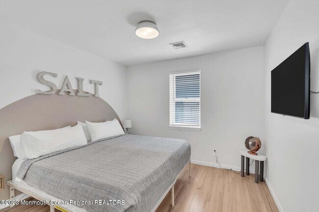 Photo - 638 Redmond Ave