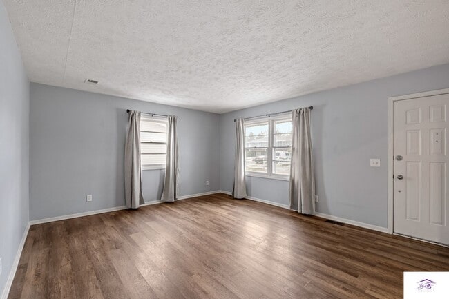 Photo - WELCOME HOME! AVAILABLE NOW!