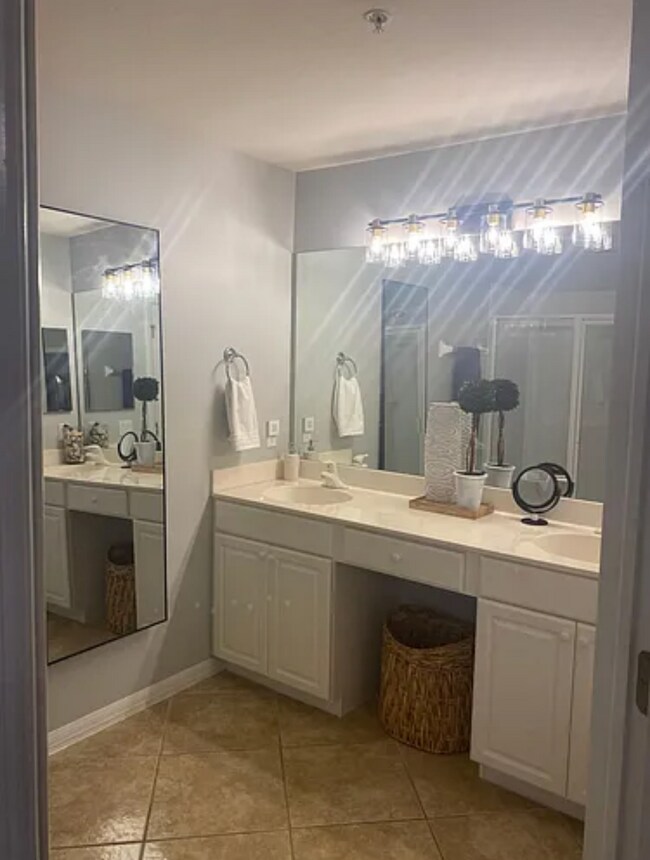 Photo - 960 Hampton Cir