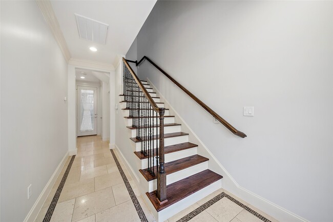 Building Photo - 3921 Gramercy St Rental
