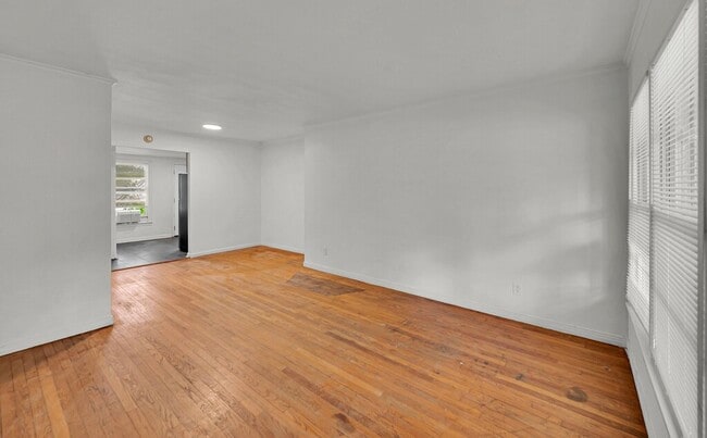 Photo - 3701 Parkwood St Unit 3703
