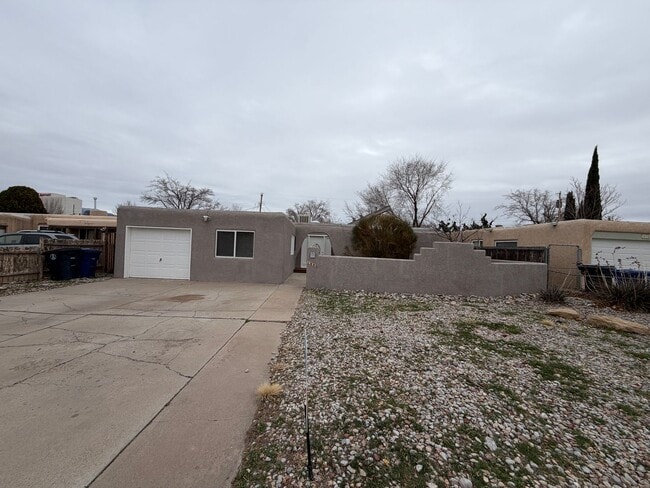 Building Photo - 3 Bedroom Single Story Home Available Near Constitution Ave NE & San Pedro Dr NE!