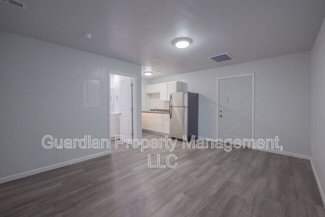 Photo - 123.5 N Main St