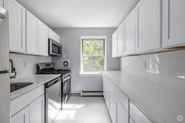 1BR, 1BA - 677SF - Kitchen