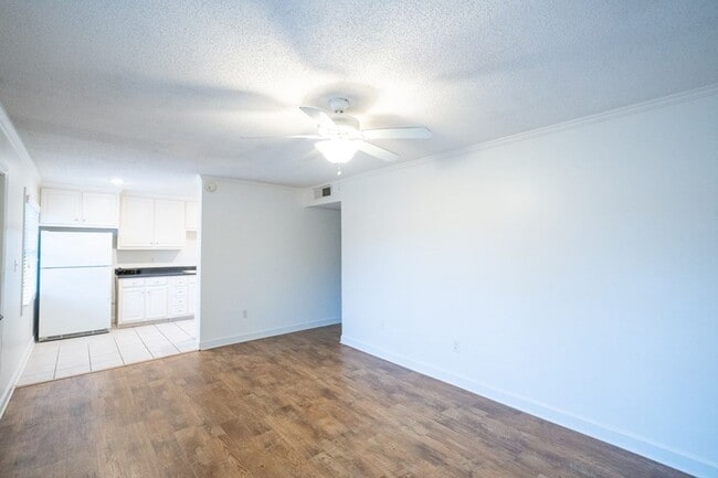 Photo - 2 Bed 1 Bath Near Campus! Water/Sewer/Trash Included In Rent!!