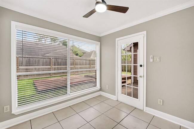 Building Photo - 12403 Meadow Ridge Dr