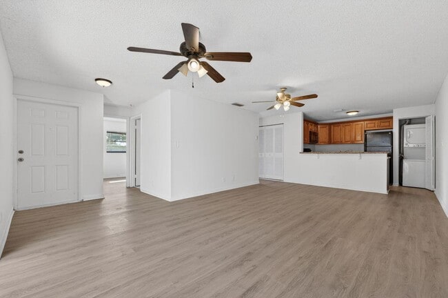 Photo - Lakeside Villas