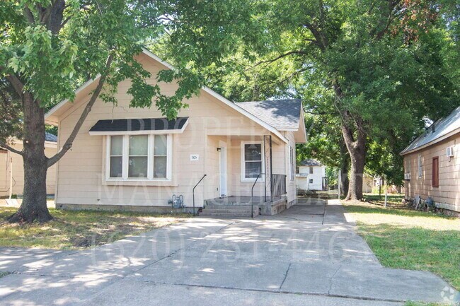 Building Photo - Charming 2-Bedroom Home