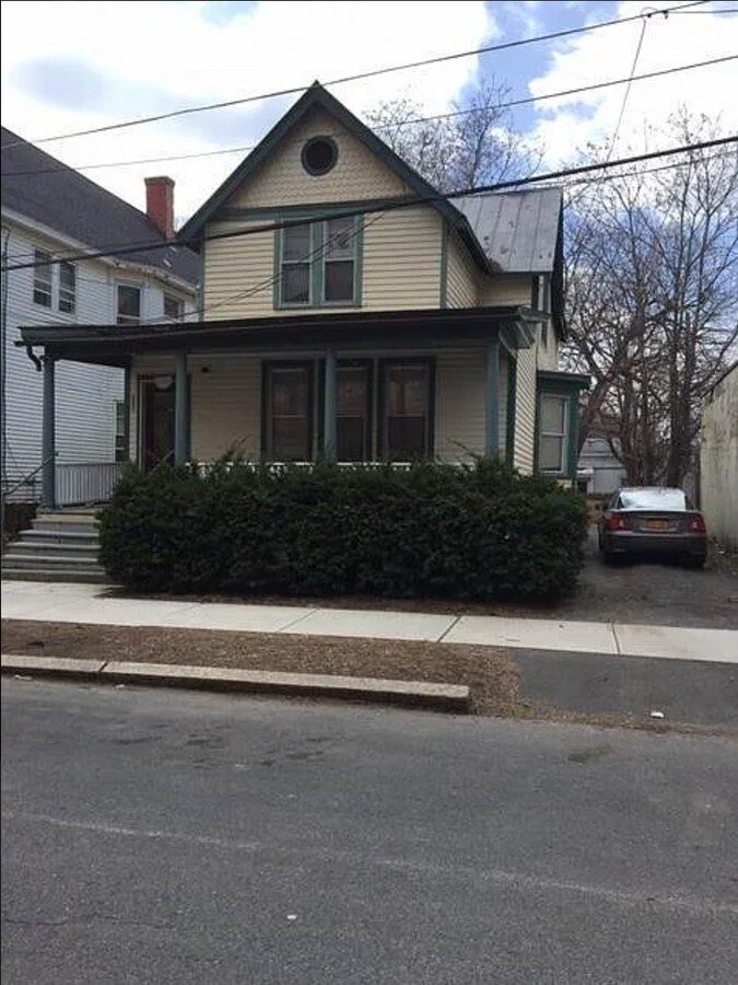 Beautiful 6 bedroom, 2 Bath - Beautiful 6 bedroom, 2 Bath