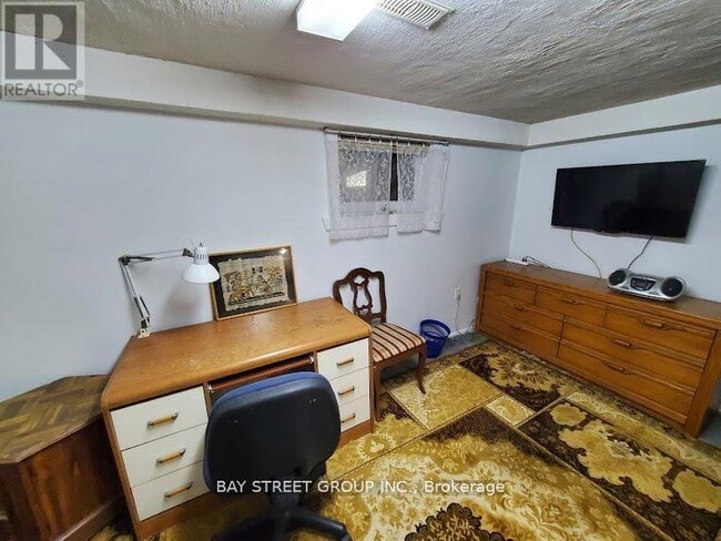 Photo - 73 Regatta Crescent