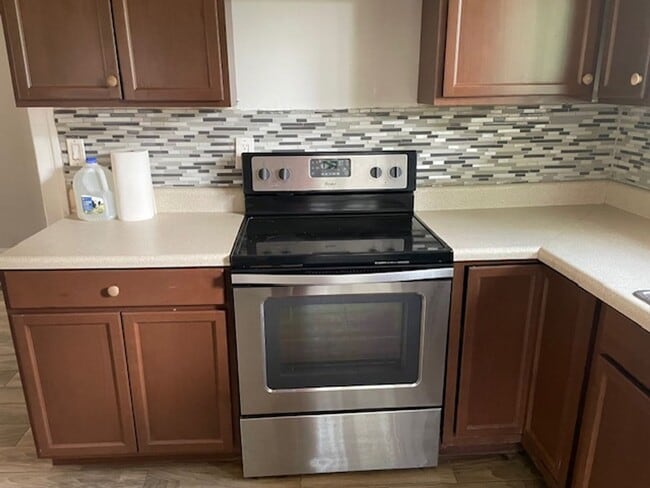 319 W 49th St