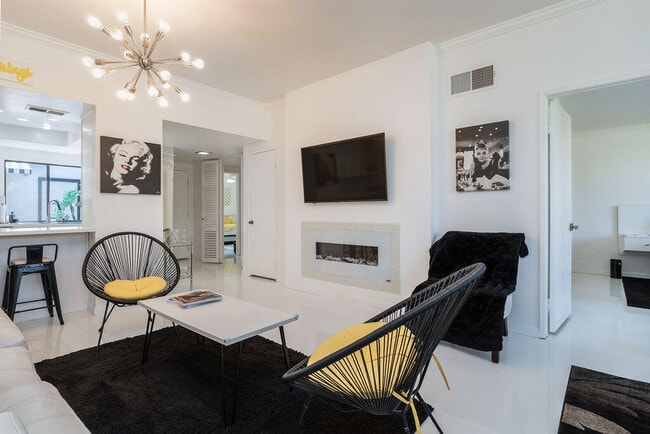 Photo - 689 N Majorca Cir