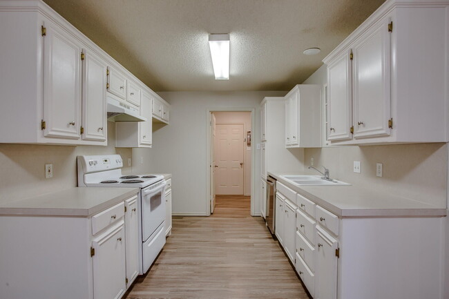 Photo - 3113 99th St