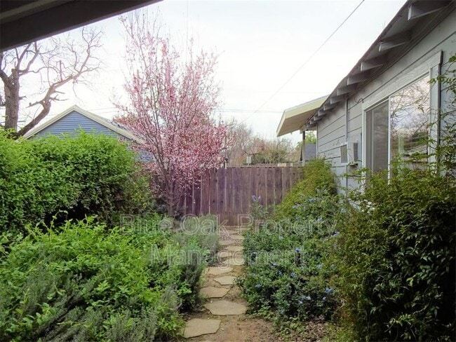 Photo - 1187 Warner St