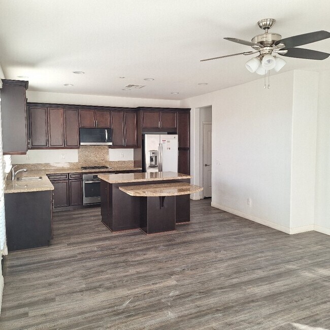 Photo - 780 Huron Dr