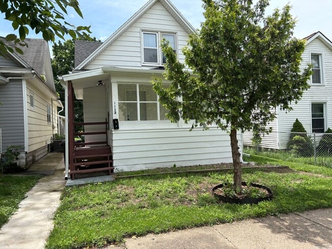 Building Photo - 2 Bedroom single family home