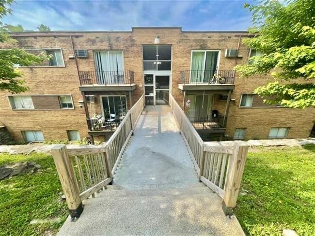 Building Photo - Recently Renovated 1-Bedroom Apartment in ... Unit 1599 Glen Parker Ave - 1