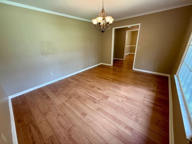 Photo - 4 Bedroom Brick Home in Alice Drive Area!