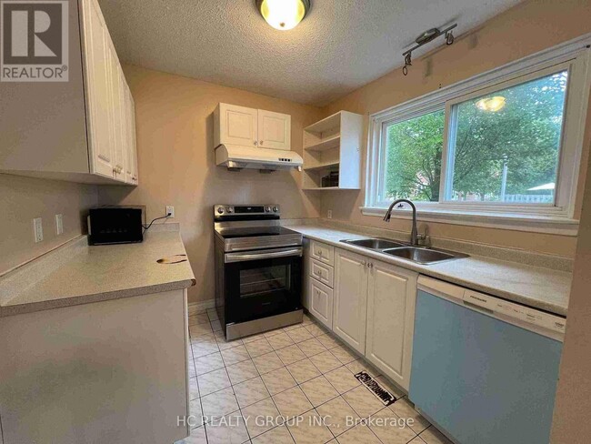 Photo - 575 Gainsborough Rd