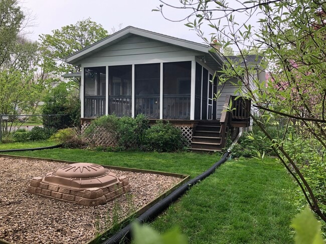 So Side Porch - 5202 Schofield St Unit AVAILABLE June 1 at 5 pm