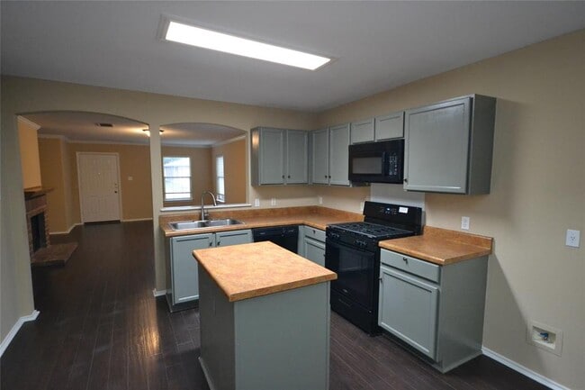 Photo - 2106 Hawksbury Way