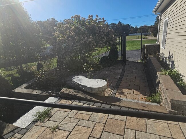 Photo - 585 High St Unit 1