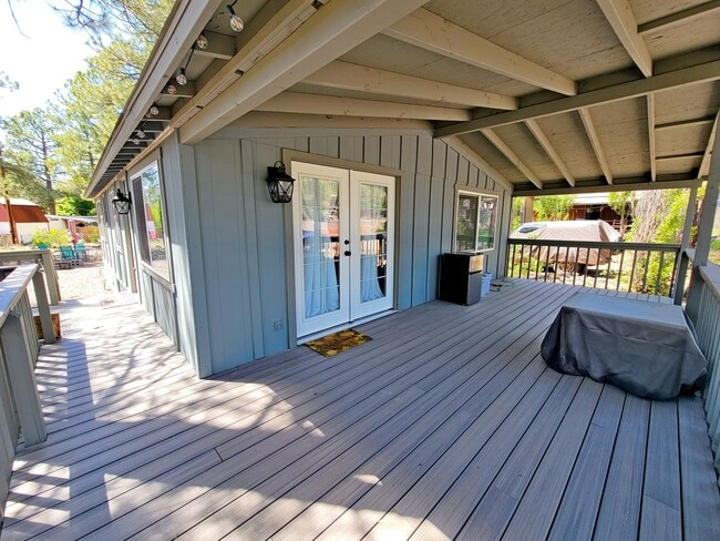 Photo - 3 Bedroom 2 Bath in Munds Park with AC!