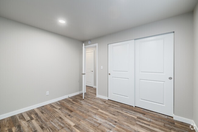 2BR, 1BA - 656SF - Bedroom