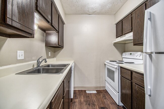 Omaha, NE Stony Brook Townhomes | Kitchen