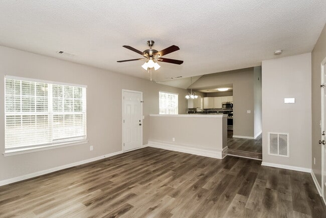 Photo - 202 Goldleaf Dr