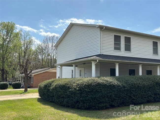 Building Photo - 1113 Peachtree St