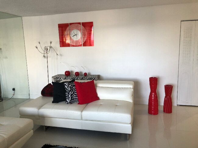 Photo - 800 Parkview Dr Unit 211