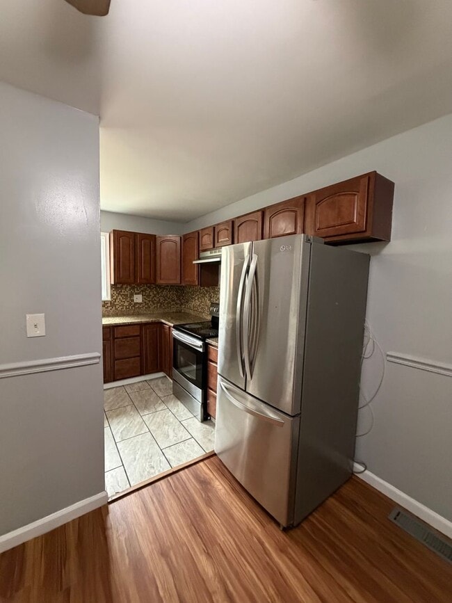 Photo - SEQUOIA TOWNHOUSE FOR RENT