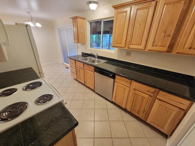 Photo - 2816 NE 30th St