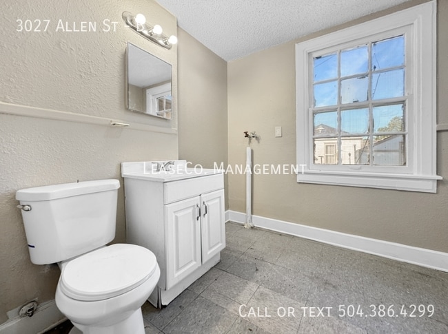 Photo - 3027 Allen St